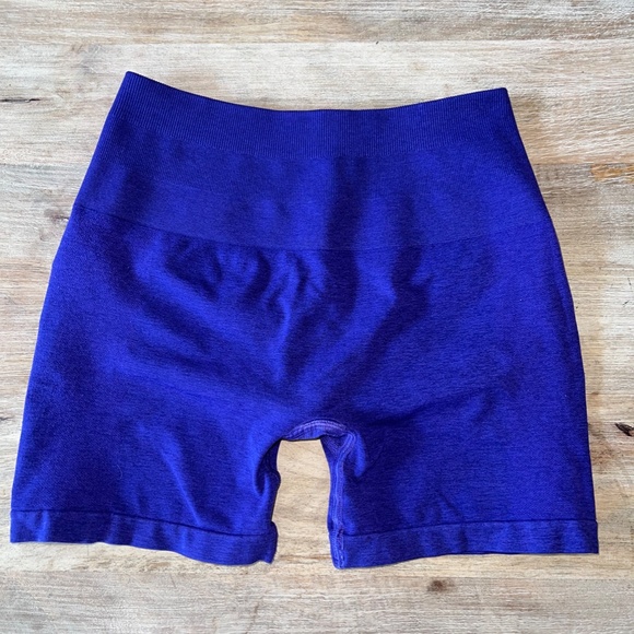 Alphalete Amplify Short 4.5" - Electric Purple - Picture 2 of 3